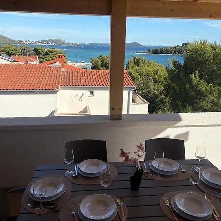 Seaview Ira Apartament *