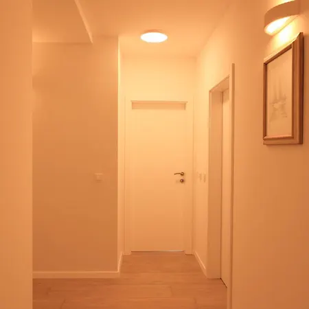 Seaview Ira Apartament